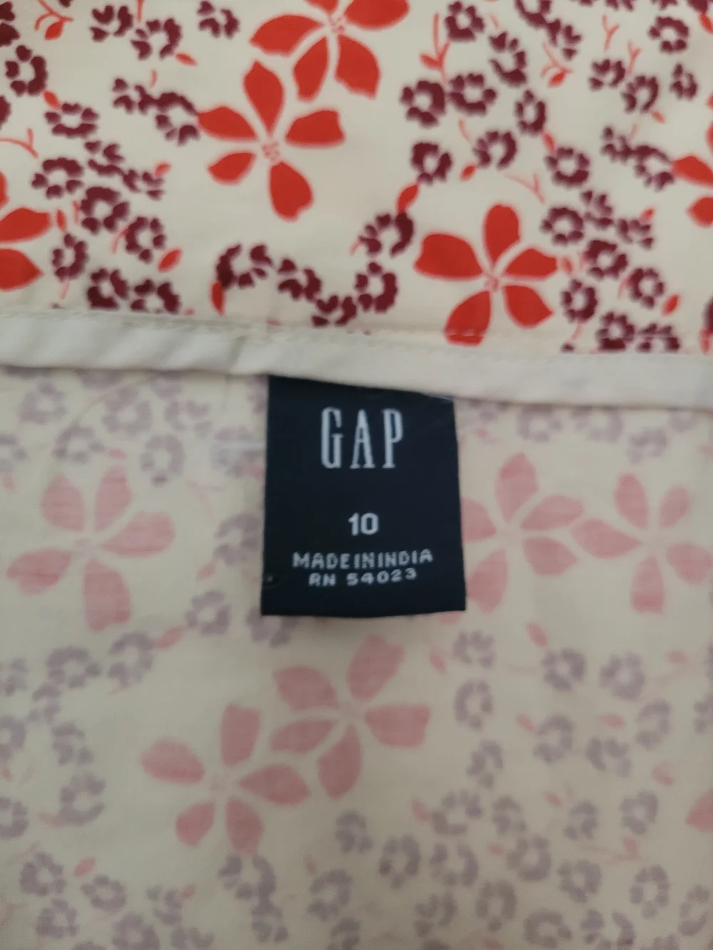 Cream Mini Skirt with Red Floral Pattern - GAP - Size 10 - Picture 4 of 4